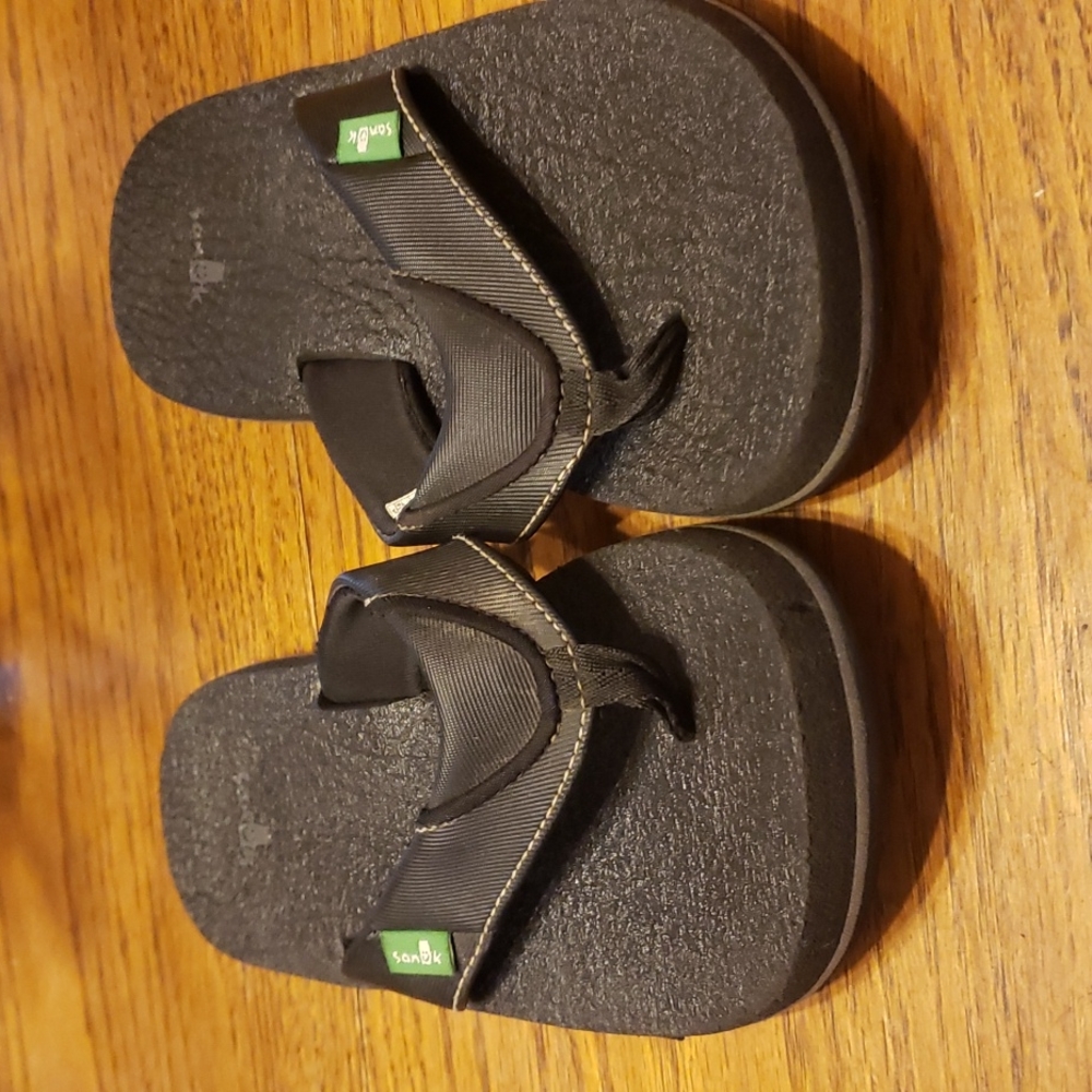 Kids Sanuk Black Flip Flops Size 3-4